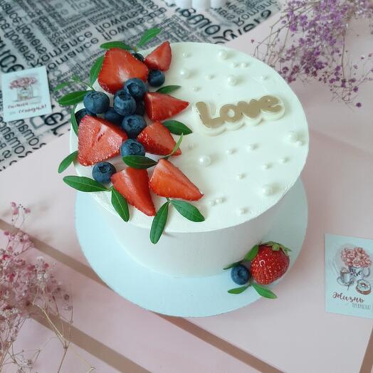 Торт на 1кг с ягодами Love