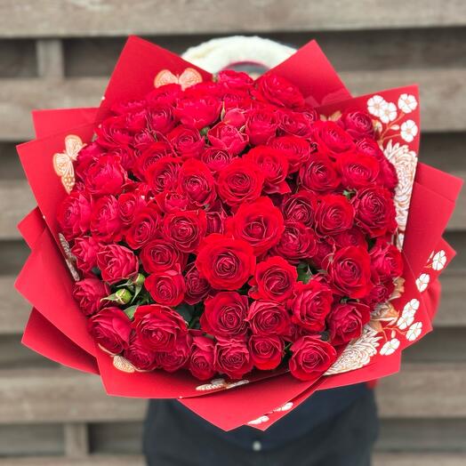 Bouquet of 31 bushy red roses