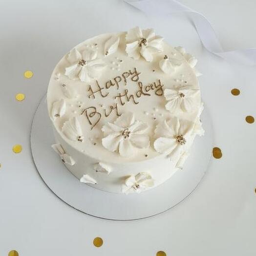 Торт с нежными кремовыми цветами