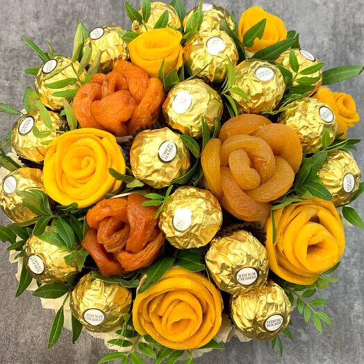 Композиция из сухофруктов и конфетами Ferrero Rocher