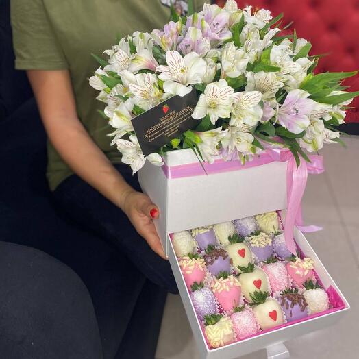 Шкатулка с альстромериями и клубникой в шоколаде