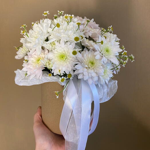 Хризантема~Ромашки в шляпной коробке с лентами