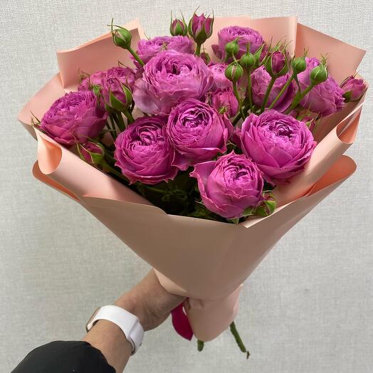 Ramo de rosas arbustivas en forma de peonía