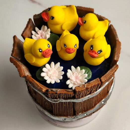 Barrel cake with ducks