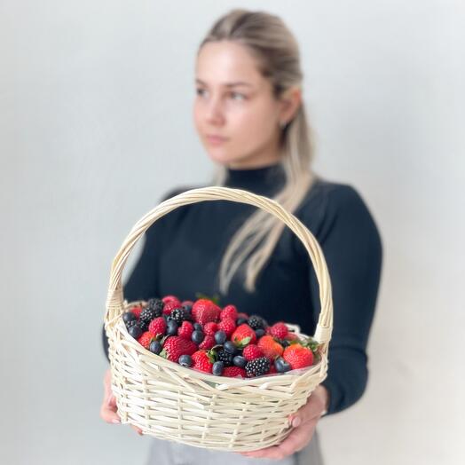 Корзина сезонных ягод 🍓