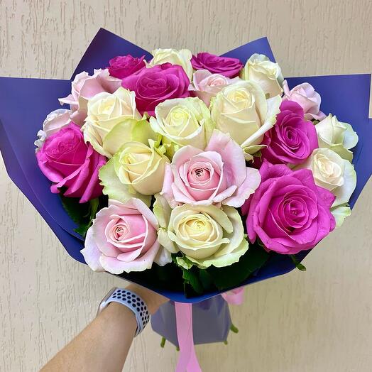 Monobucket of roses