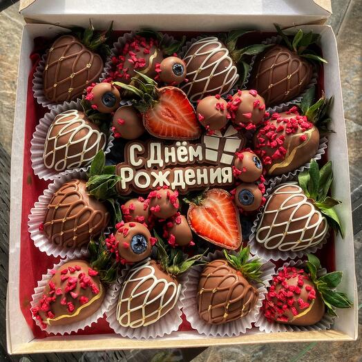 Клубника ко Дню рождения микс