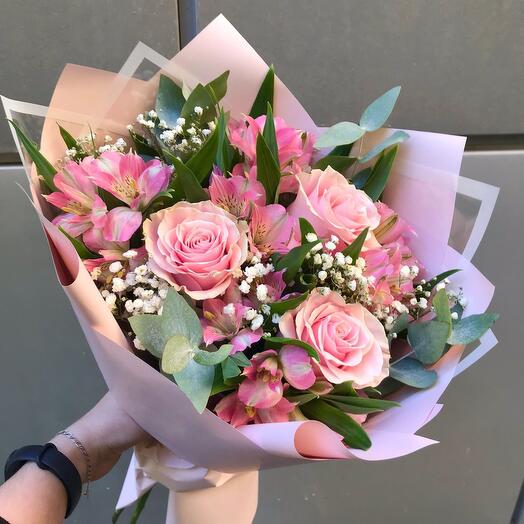 Bouquet of roses and alstroemeria