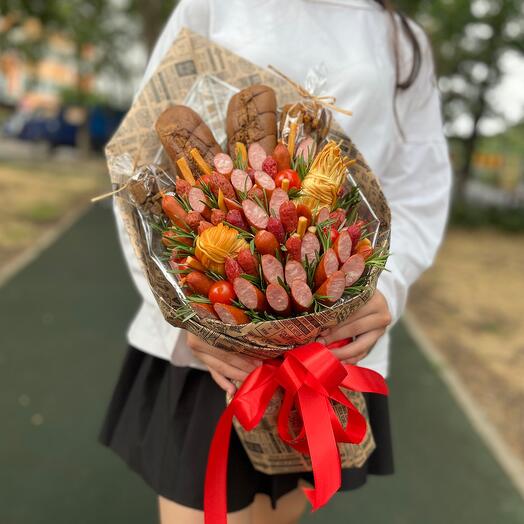 Букет с колбасками и сыром