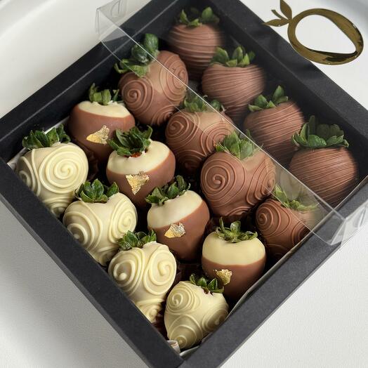 16 strawberries in chocolate box