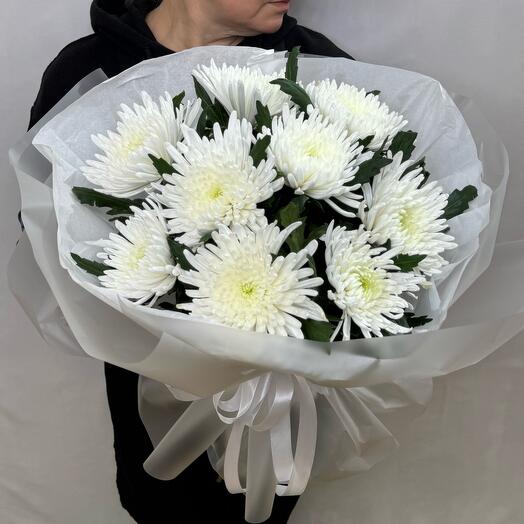 Большой букет белых хризантем