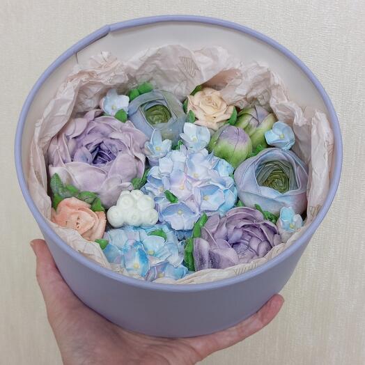 Box with marshmallow flowers