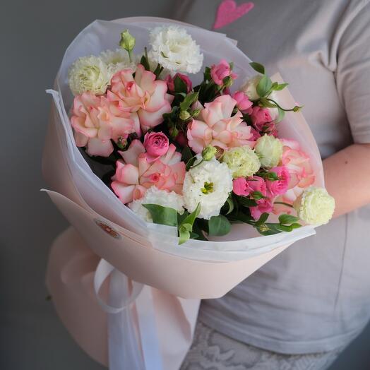 Розы и эустома