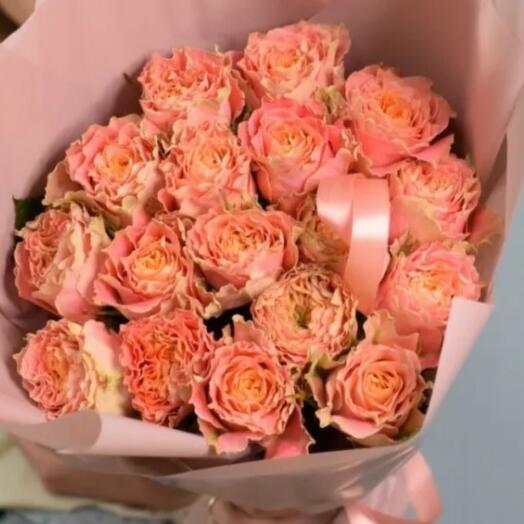 Ramo de rosas en forma de peonía