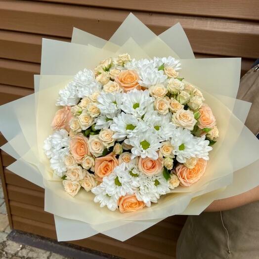 Bouquet of roses and chrysanthemums
