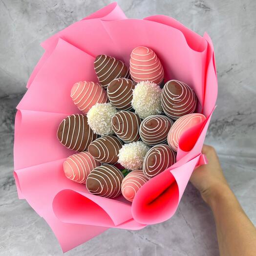Strawberries in chocolate bouquet "For your beloved"