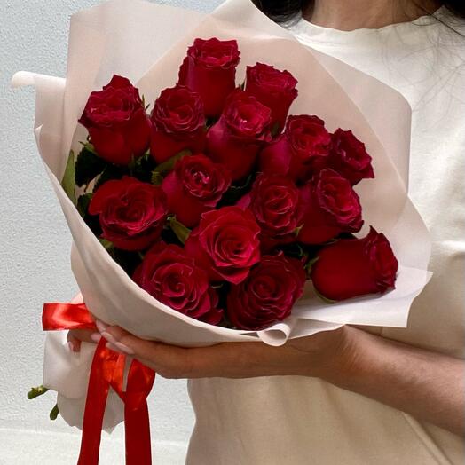 Monobucket of 15 roses