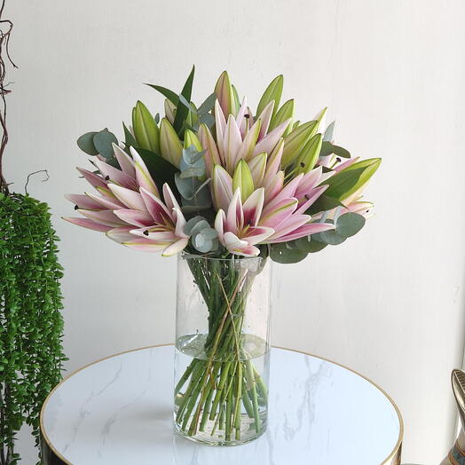 10 Pink Lilies Vase