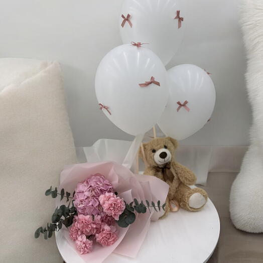 Small gift set 3 helium baloons , flowers , teddy bear