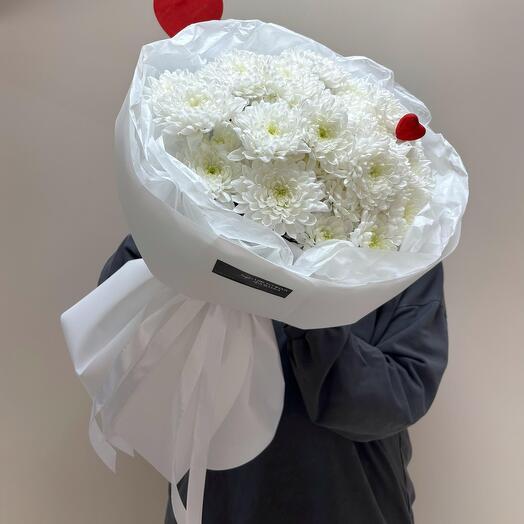 Bouquet of five white chrysanthemums
