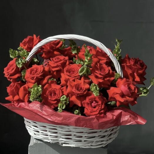 Корзина из французских роз 51 шт