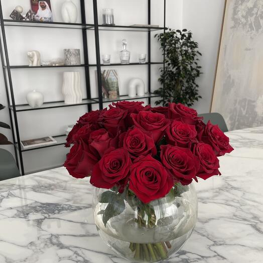 Red roses bouquet in vase