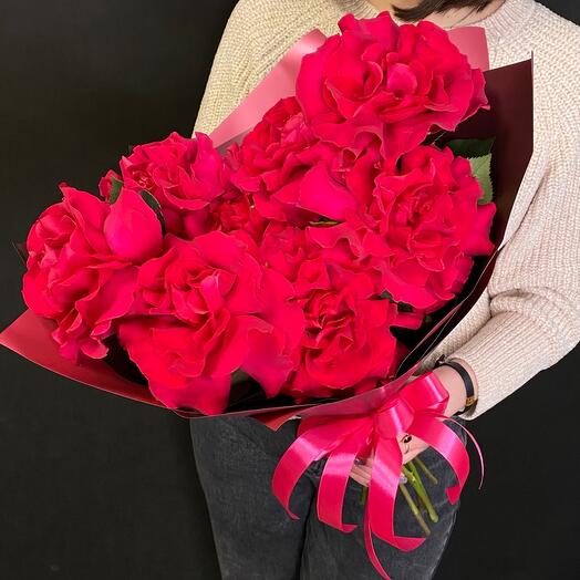 9 crimson french roses