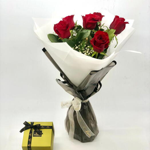 Red rose Bouquer with Chocolet box