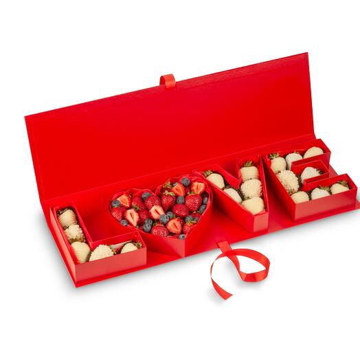 Клубника в шоколаде и свежие ягоды, подарочный набор "LOVE"