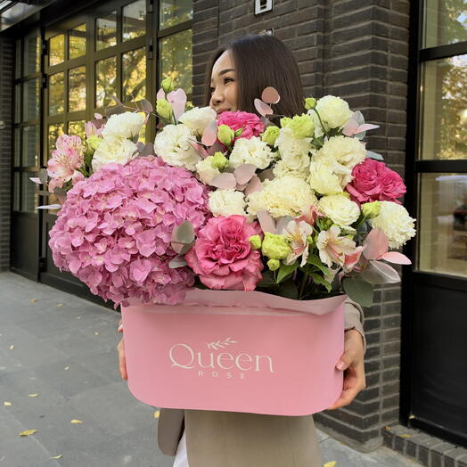 QUEEN ROSE