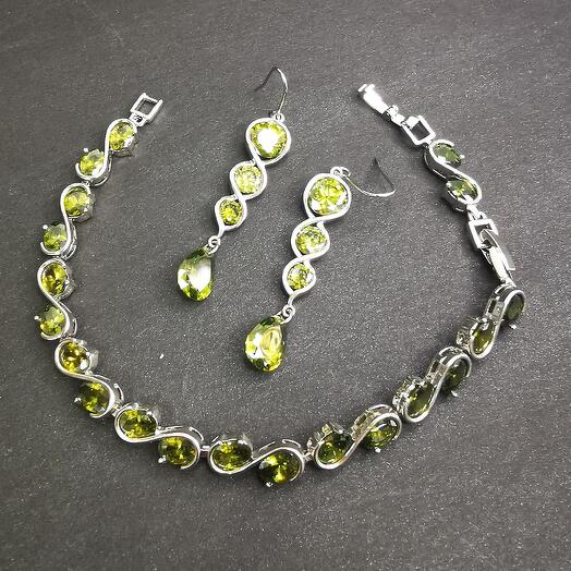 Браслет и серьги с хризолитом