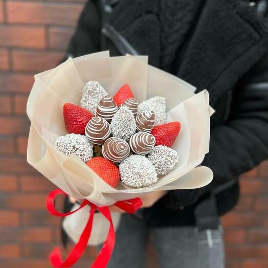 Bouquet of strawberries in chocolate