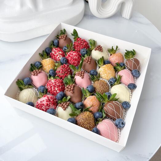 Juego de Tres chocolates con arándanos de 25 fresas