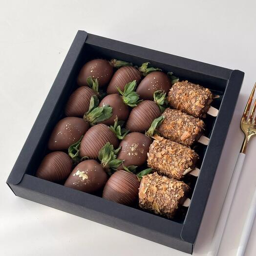 Клубничный-банановый бокс "Капучино"