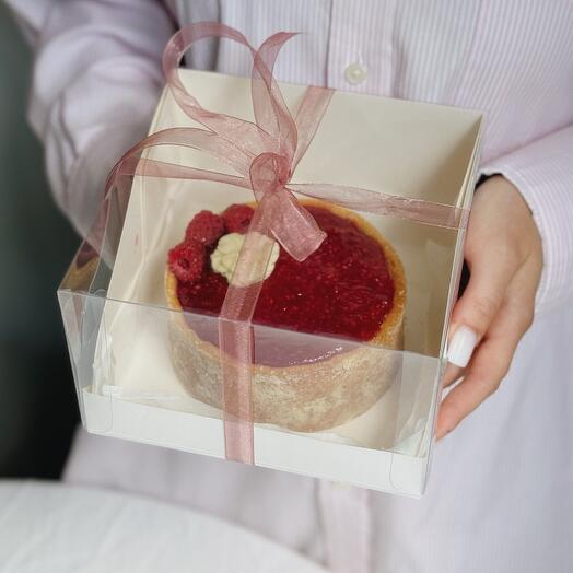 Bento cheesecake with raspberries as a gift
