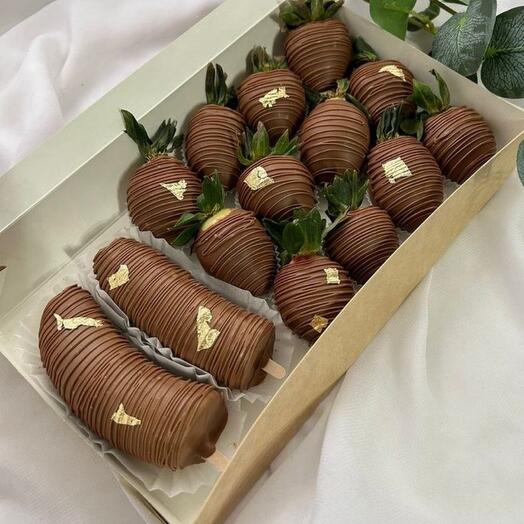 Клубника и бананы в шоколаде