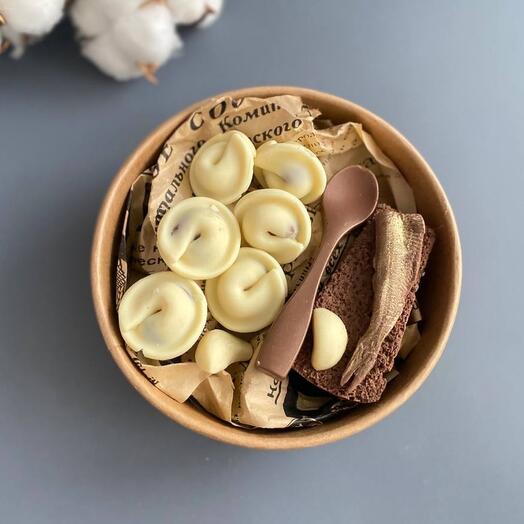 Шоколадные пельмени, хлеб , шпрота, чеснок в подарок папе