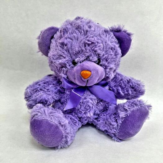 Фиолетовый мишки игру. Фиолетовый мишка. Сиреневый мишка с цветами плюшевый. Розово фиолетовый медведь. Большой плюшевый медведь фиолетовый.