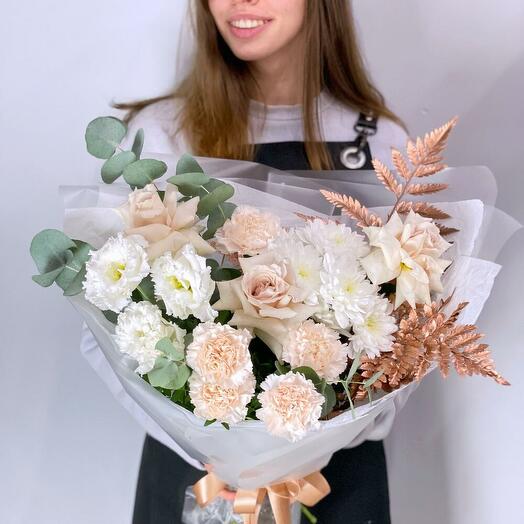 Bronze Age blush bouquet with roses