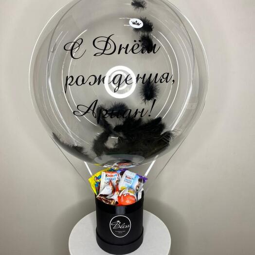 Сладости в шляпной коробке и шаром Bubble