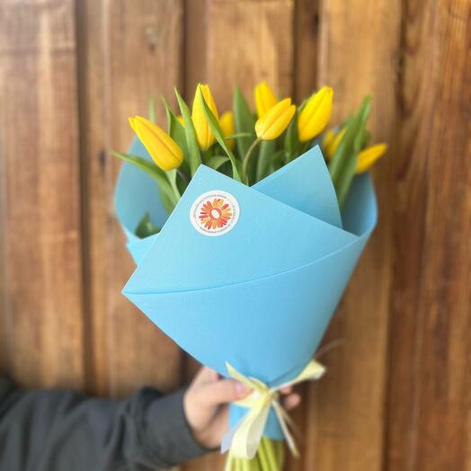 Букет из 15 желтых тюльпанов