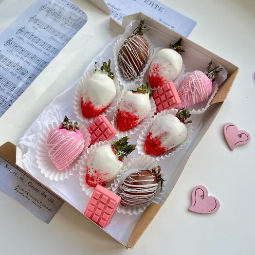 Клубника в шоколаде 9 шт на День Рождения