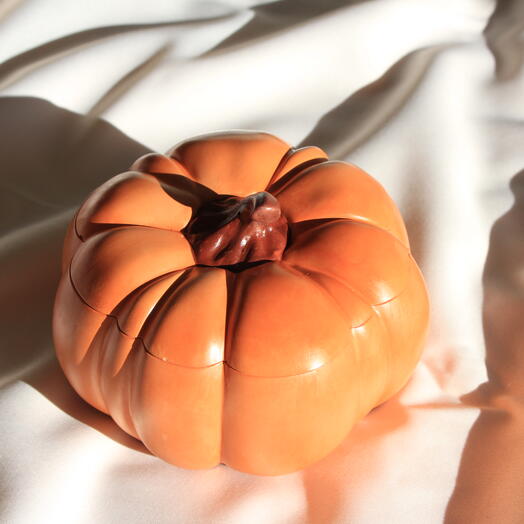 Medium pumpkin scented candle, 150g; Apple and Cinnamon