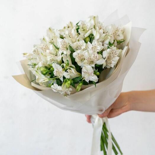 Bouquet of white alstroemeria