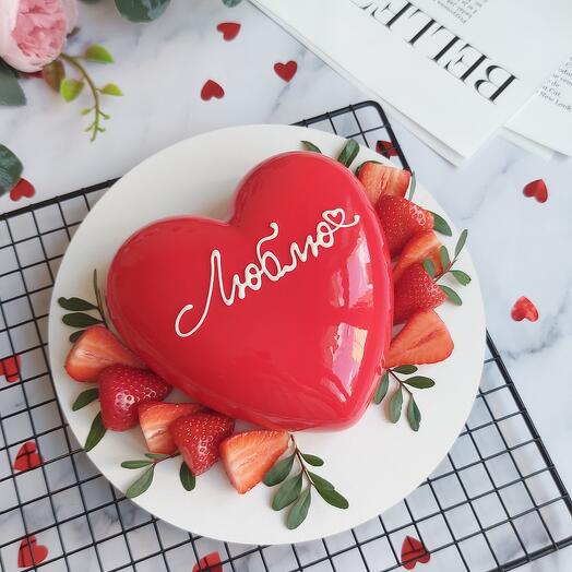 ♥️Муссовый торт Сердце, украшен ягодами клубники🍓 и надписью Люблю (или любая Ваша надпись)