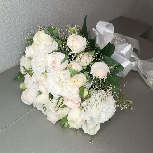 Свадебный букет с нежной кустовой пионовидной розой и махровой эустомой 🤍👰‍♀️🤵‍♂️