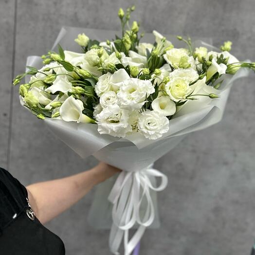 Калла с эустомами белый букет