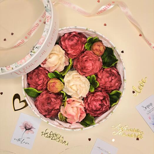 Зефирные пионы в круглой коробке любимой/ девушке/ сестре/ маме/ день рождения/ комплимент