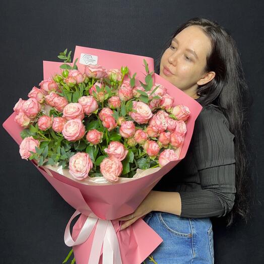 Букет из кустовой пионовидной розы «бомбастик»