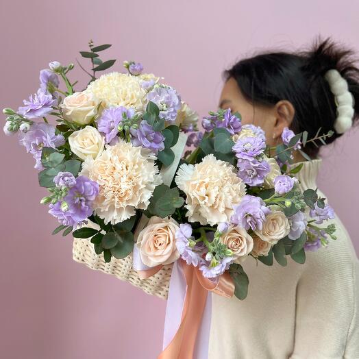 Корзина с цветами сливочно-лавандовое чудо 🤩🫶🏻 в пастэльных оттенках 💕